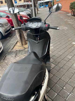 Scooter Blanco y Negro