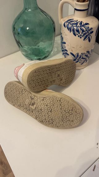 Zapatillas Veja blancas y rosas