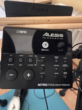 Batería electrónica Alesis Nitros Max.