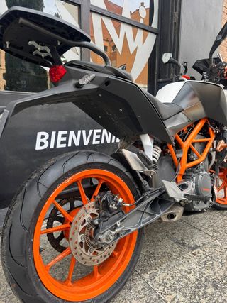 KTM DUKE 390 2014 .