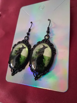 Pendientes largos bruja silueta