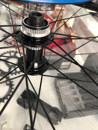 Ruedas Shimano RS171 700C 11/12V Disco
