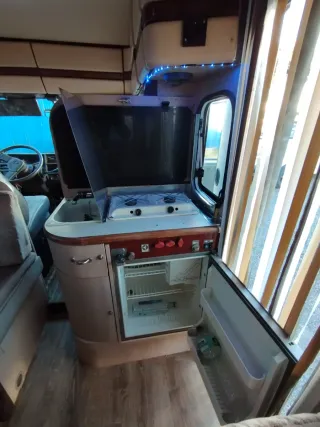 Autocaravana Dethleffs 2.5 Diesel (Solo 4'98m)