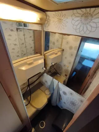 Autocaravana Dethleffs 2.5 Diesel (Solo 4'98m)