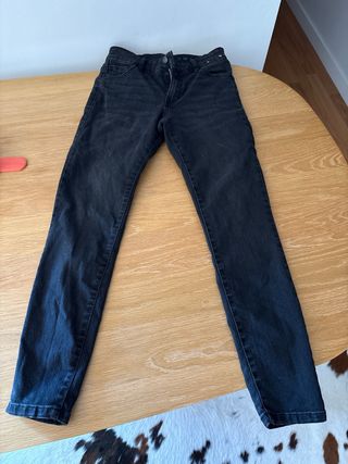 Pantalones vaqueros negros. 38x28