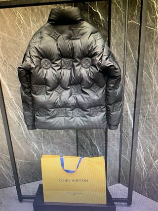 Chaqueta Louis Vuitton negra top version