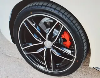 AUDI TAPAS  LLANTA BUJE EMBLEMA AUDI GRI