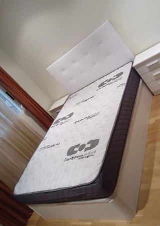 OFFERTA COMPLETA DI LETTI! Materassi da 21cm a 30cm di spessore, viscolatex, viscoelastico, molle e lattice. Si adattano perfettamente al corpo. Sommier in legno con base imbottita in tessuto 3D traspirante, altezza 33cm e grande capacità interna in vari colori: BIANCO, CILIEGIO, WENGÉ, CAMBRIAN E ARTICO