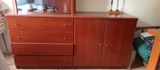 Mueble de comedor madera y cristal