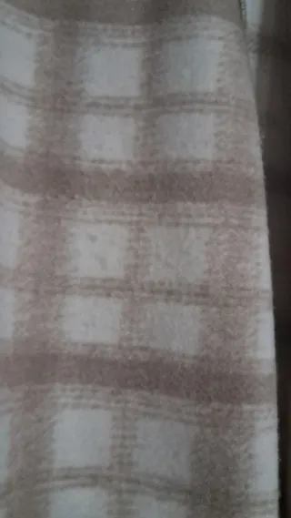 Kimono de cuadros beige y blanco