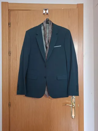 Traje de novio verde. Usado solo unas horas! Ofert