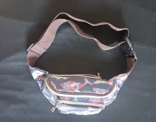 Riñonera juvenil Hongu estampado ballenas