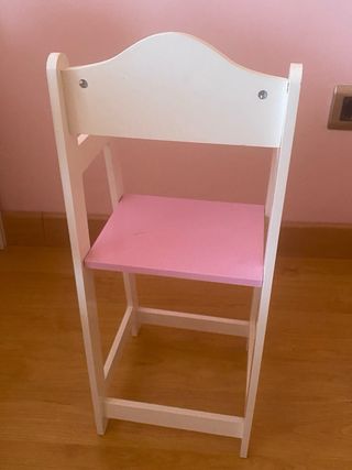 Trona de madera para muñecas rosa