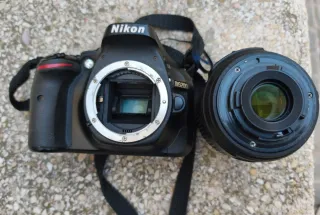 Cámara Nikon D5200 + Bolso y Cargador