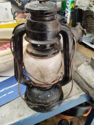 Lanterna vintage in metallo e vetro