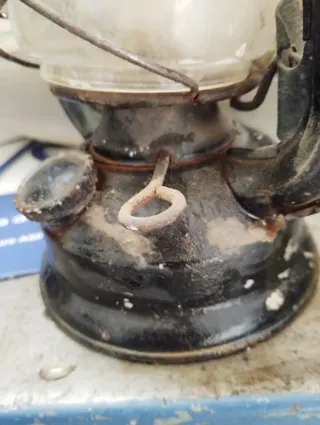 Lanterna vintage in metallo e vetro