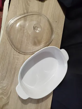 Cazuela de cerámica blanca