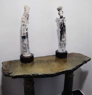 Figure Cinesi in Alabastro Beige e Bianco