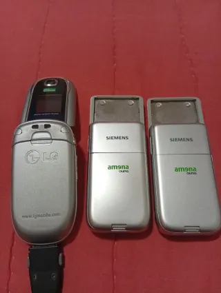 3 móviles para colección. No llevan batería.
