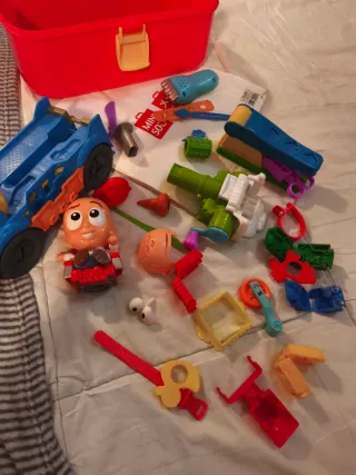 Maletín y lote de plastilina