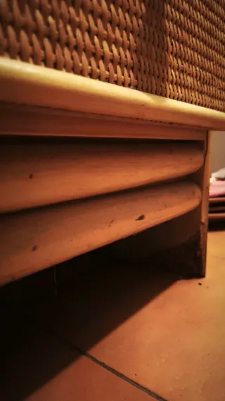 Cómoda y espejo de mimbre y bambú