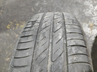 juego de 2 neumáticos 185/60R14.