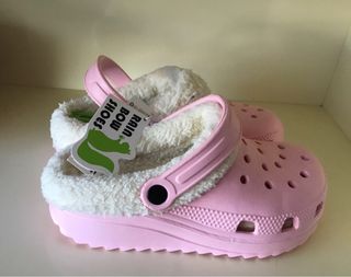 Crocs rosas forrados talla 36