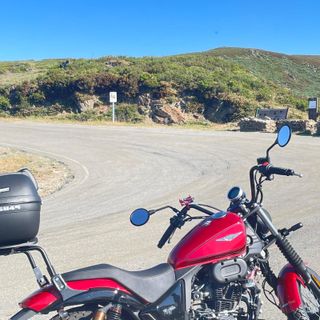 Moto 125cc Custom Roja y Negra