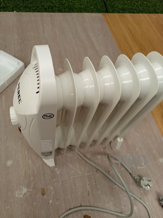 Perel Radiador de aceite de 700W.