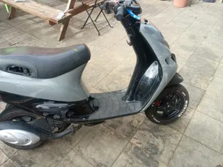 Piaggio Zip Scooter