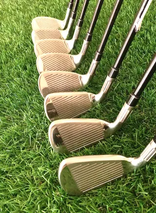 Set completo di mazze da golf TAYLORMADE M6 con 12 mazze in perfette condizioni