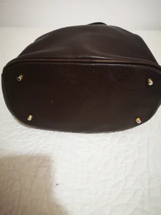 Bolso de piel marrón