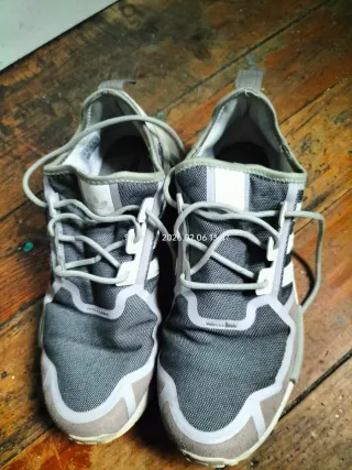 Adidas Hombre Gris y Blanco