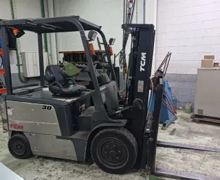 Carretilla elevadora TCM 30 3 toneladas.