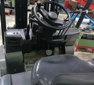 Carretilla elevadora TCM 30 3 toneladas.