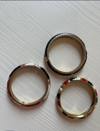 Set 3 bracciali rigidi oro, rosso, bianco