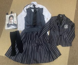 Disfraz Miércoles Addams 130 cm aprox con perruca