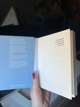 Diccionario de emociones : y fenómenos afectivos