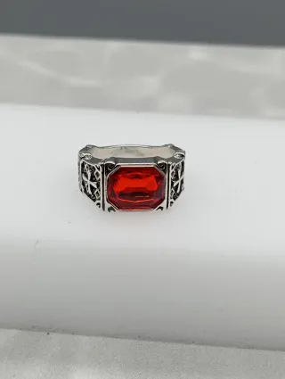 Anillo de Acero para Hombre Piedra Roja fuego