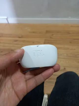 Fones de ouvido brancos