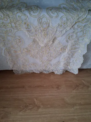 Manteleta y Pico Tul  Fallera 105cm Oro