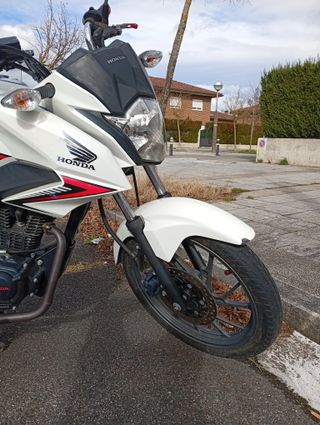 Honda CB 125F Blanca