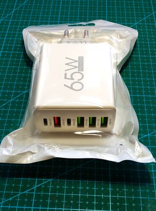 Cargador múltiple 65W 4 USB +2 Tipo C Blanco NUEVO