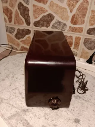 Radio de válvulas antigua