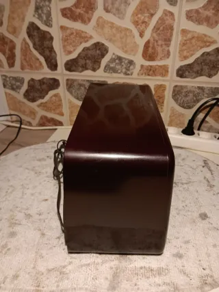 Radio de válvulas antigua