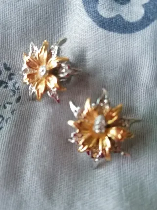 Pendientes Flor Dorados y Plateados