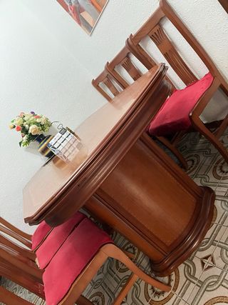 Mesa extensible de madera maciza con 6 sillas