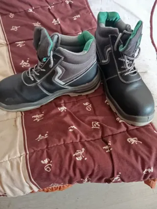 Zapatos de seguridad Ofma negros y verdes