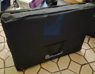 Camilla de masajes fisioterapia. Color rojo.