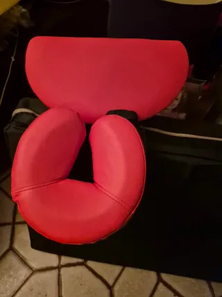 Camilla de masajes fisioterapia. Color rojo.